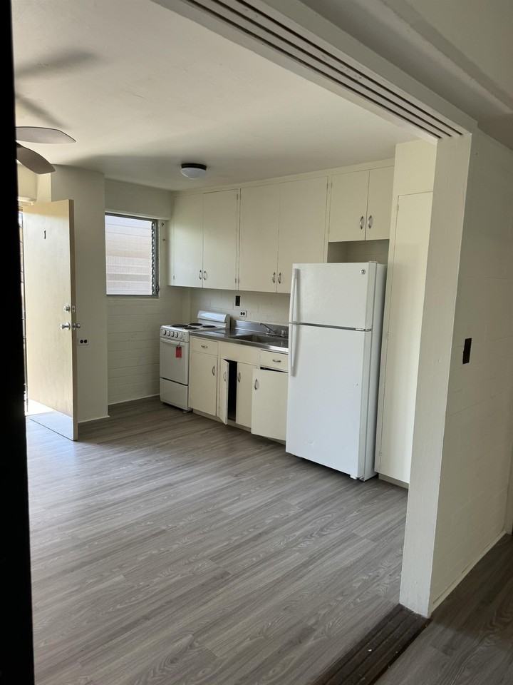 910 Pumehana St #J - Photo 5 of 7