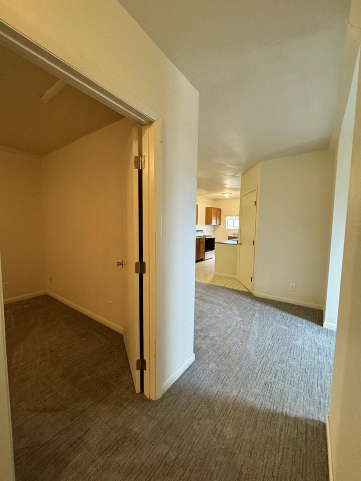 9 Lake Desmet Rd #2 - Photo 7 of 47