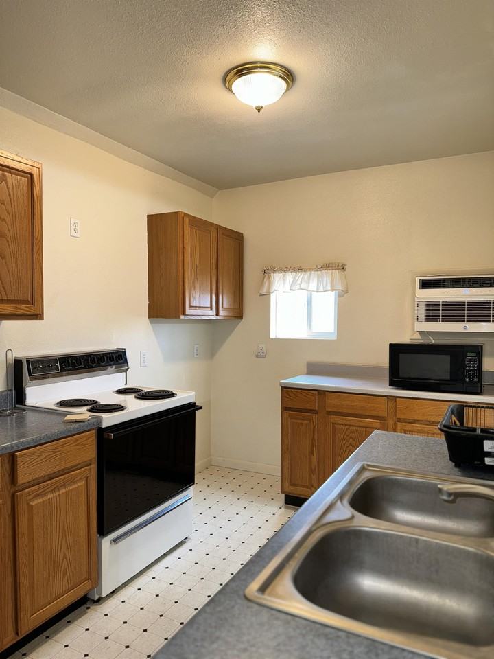 9 Lake Desmet Rd #2 - Photo 4 of 47