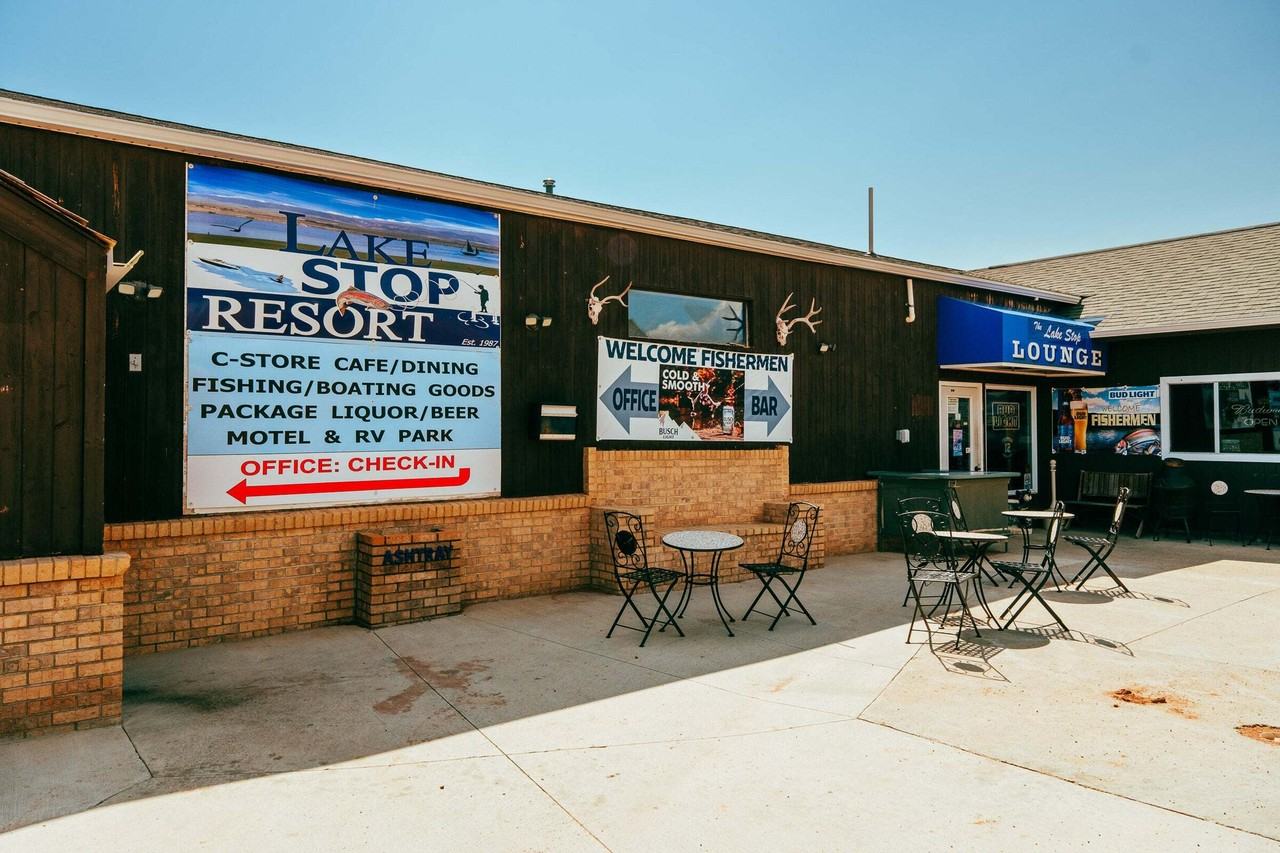 9 Lake Desmet Rd #2 - Photo 4 of 47