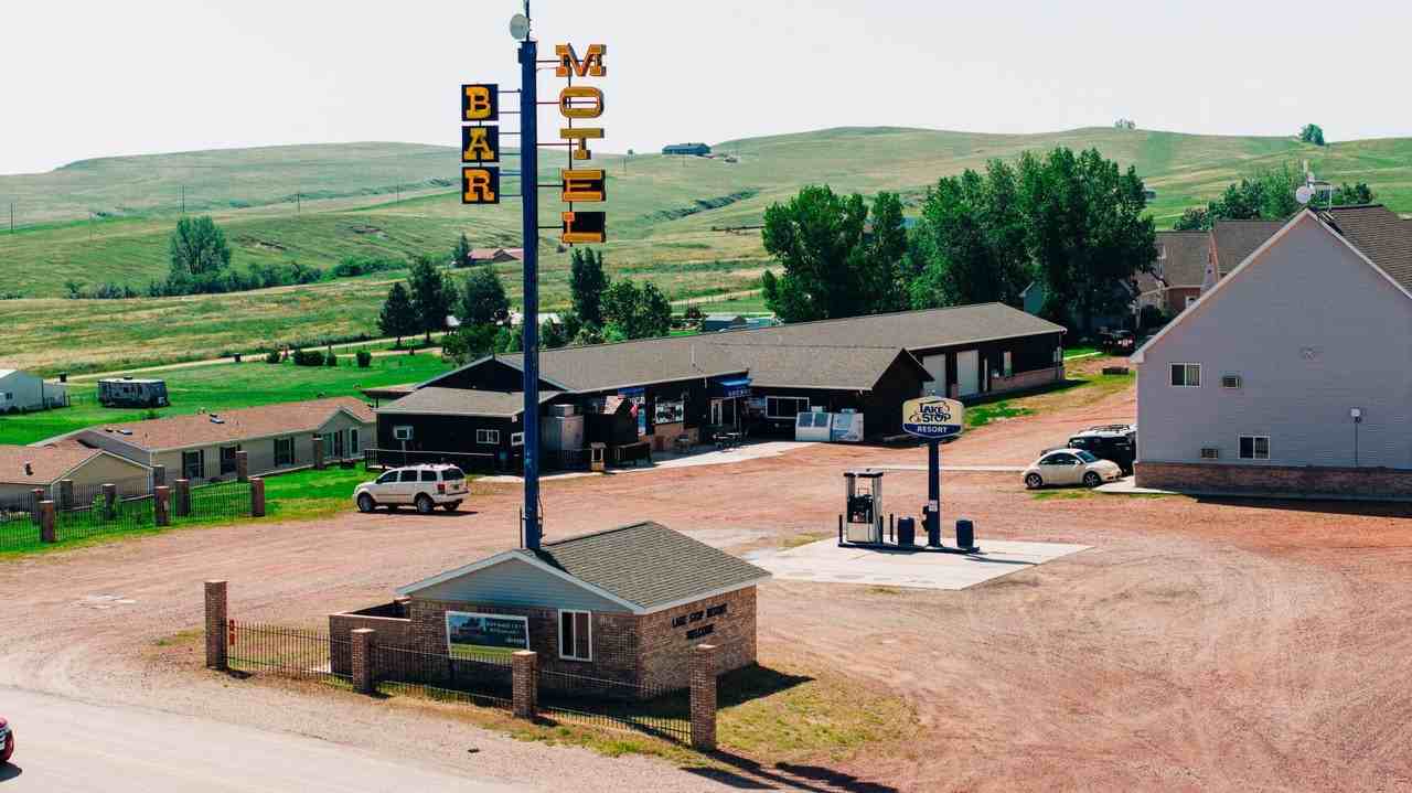 9 Lake Desmet Rd #2 - Photo 6 of 47