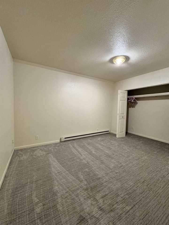 9 Lake Desmet Rd #2 - Photo 7 of 47