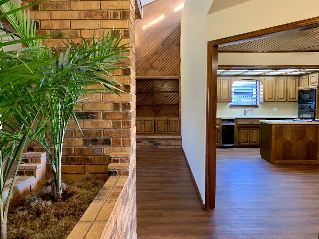1419 Pickford Ln - Photo 7 of 12