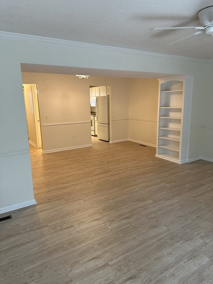 858 Colony Dr - Photo 3 of 11