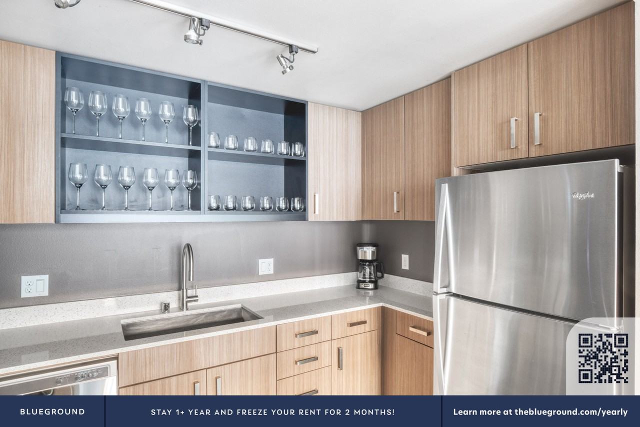 1525 Harvard Avenue - Photo 7 of 30