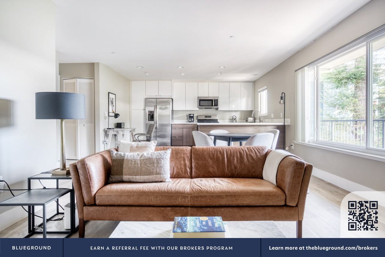 215 Union Avenue - Photo 4 of 32