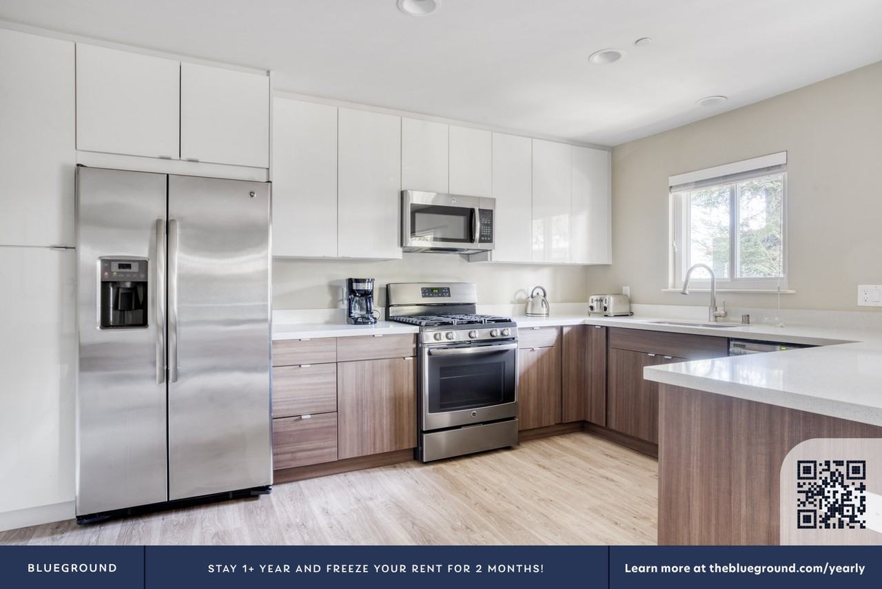 215 Union Avenue - Photo 7 of 32