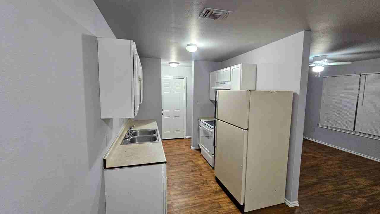 4919 - 4921 Harlem St - Photo 3 of 9