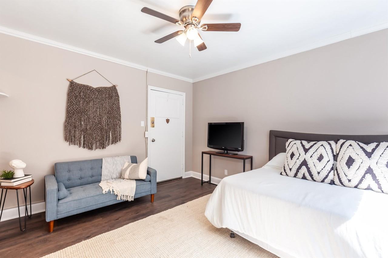 2315 Kemper Lane - Photo 5 of 33