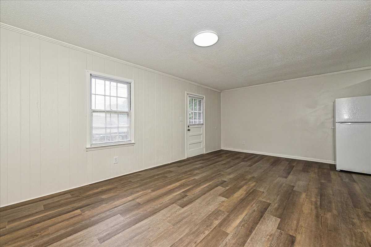 Betty595 - Photo 3 of 12