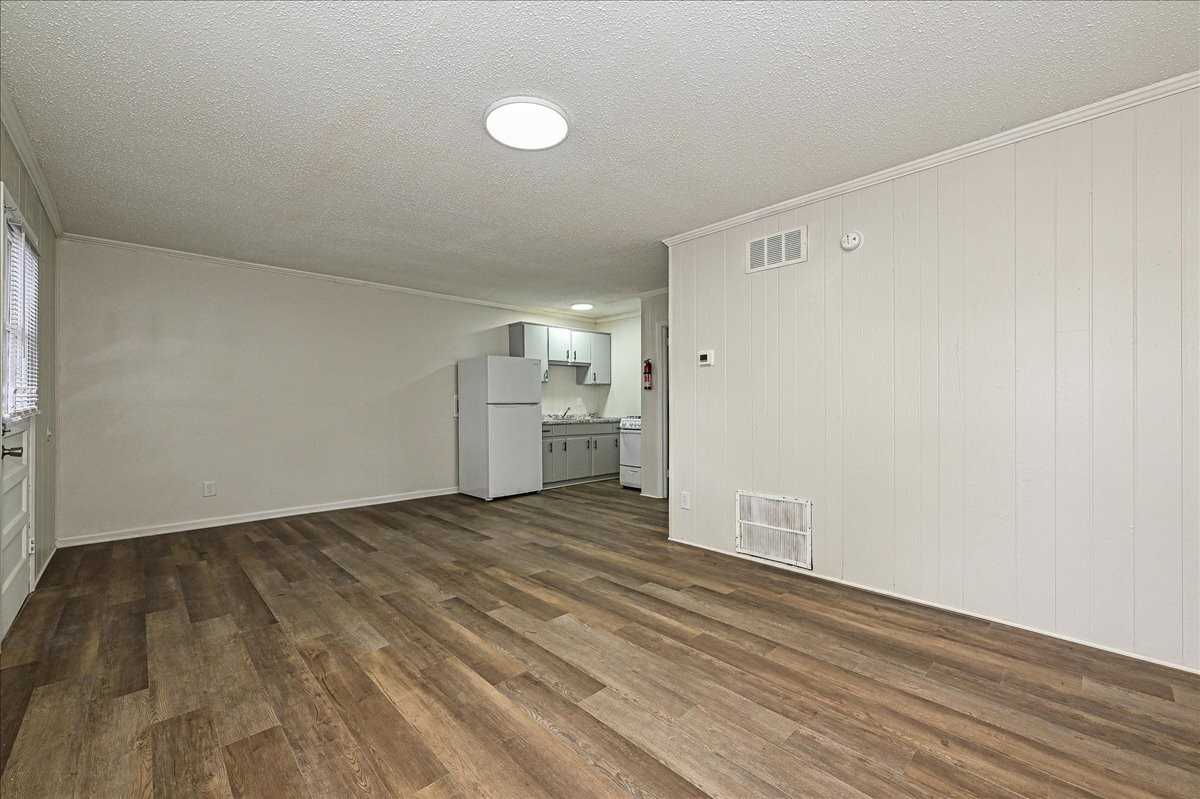 Betty595 - Photo 4 of 12