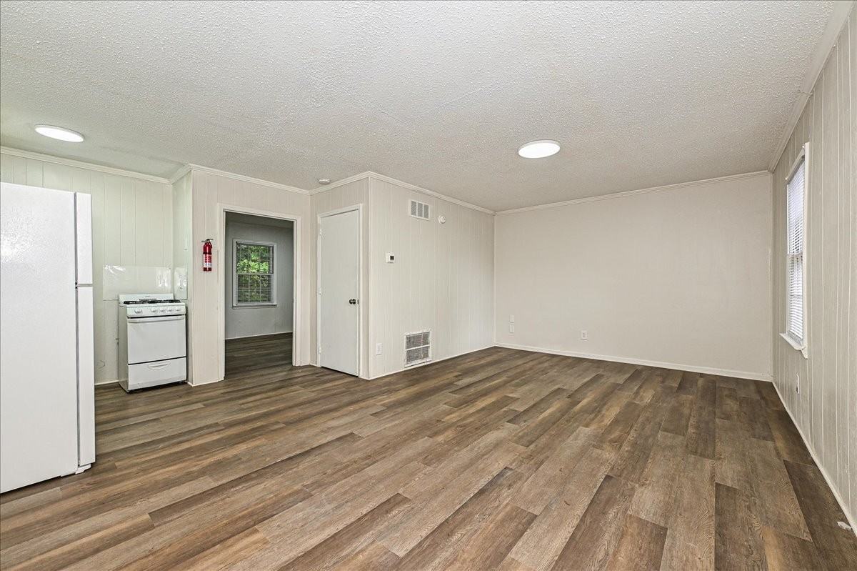 Betty595 - Photo 5 of 12