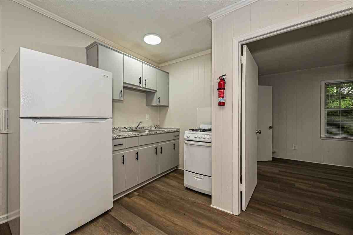 Betty595 - Photo 6 of 12