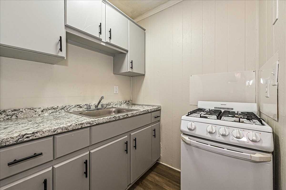 Betty595 - Photo 7 of 12