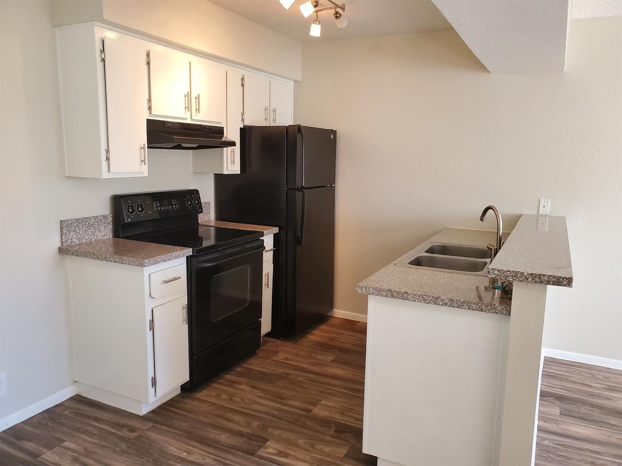 Catalina Apartments - Photo 3 of 15