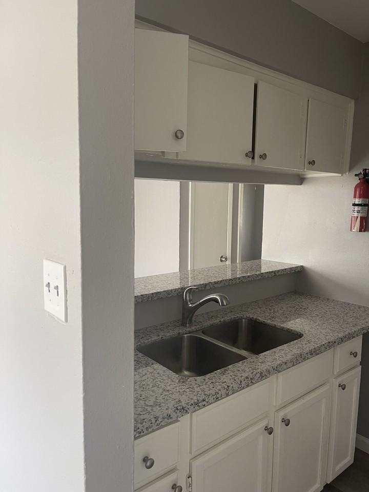 Irvington Apartments - Photo 5 of 19