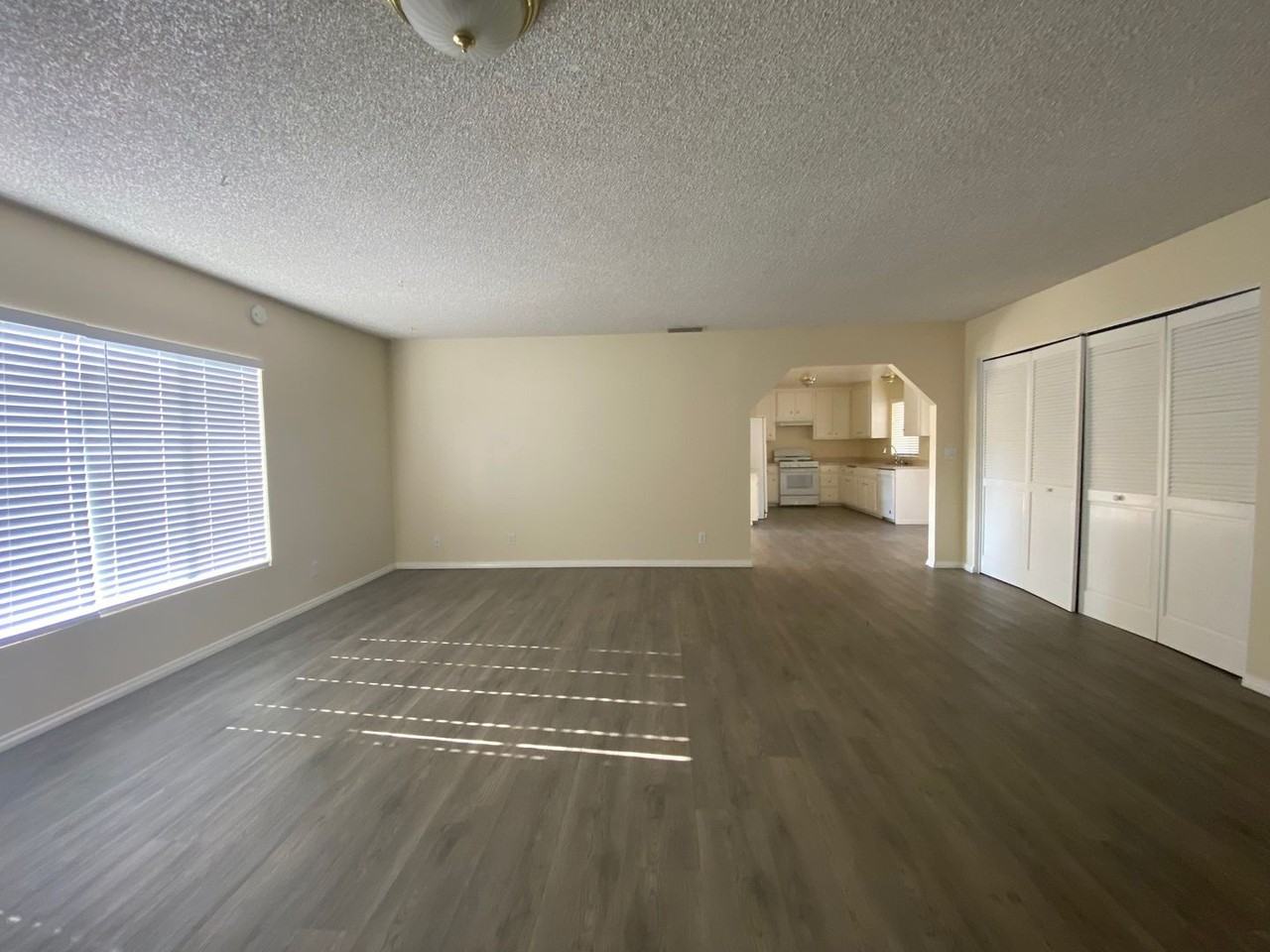 12553 Pascal Ave - Photo 4 of 27