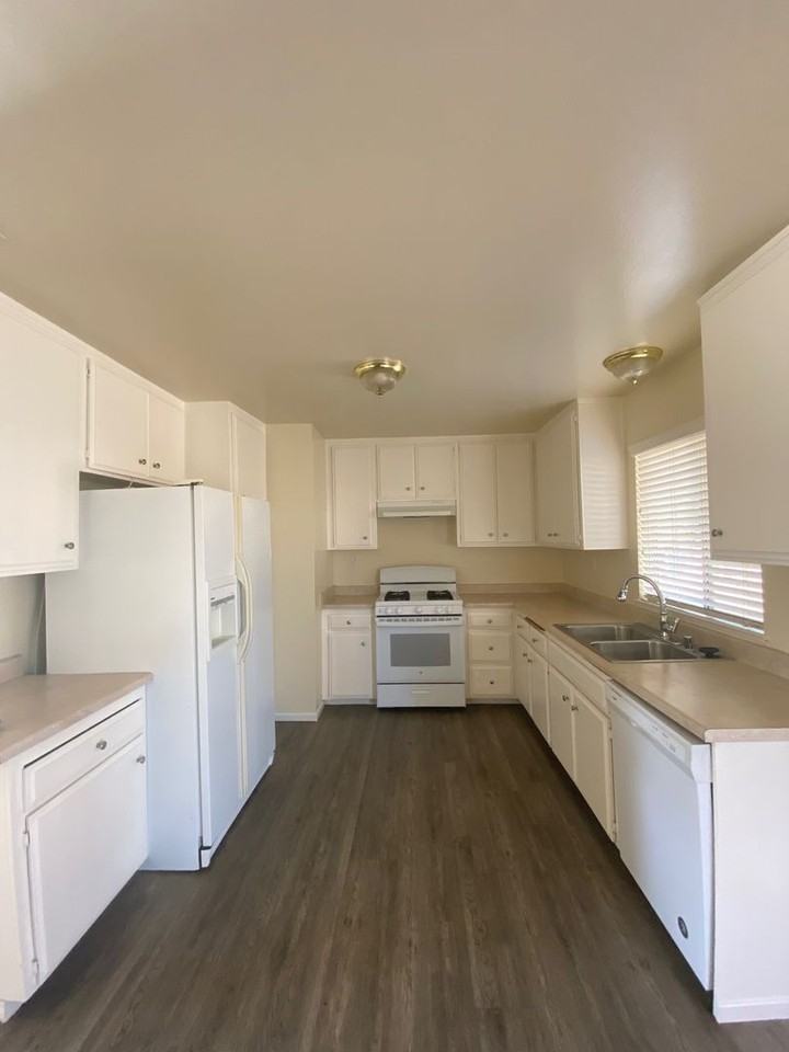 12553 Pascal Ave - Photo 7 of 27