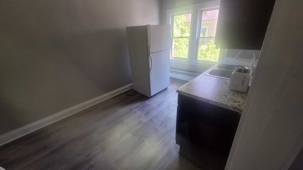 11202 Buckeye Road - Photo 2 of 9