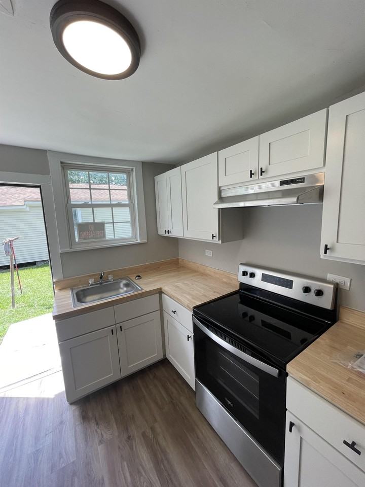 5825 Sledge Street - Photo 5 of 23