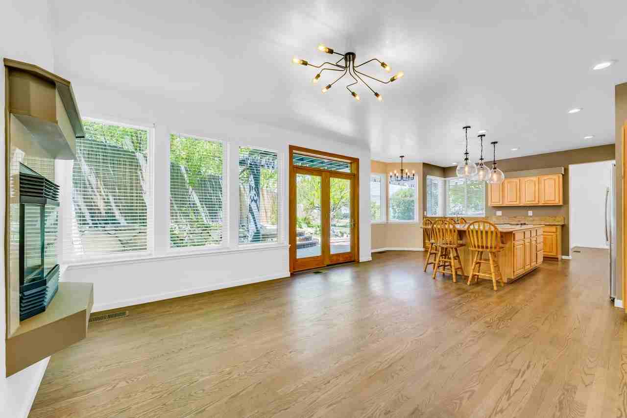 3701 Ranchview Ct - Photo 5 of 45