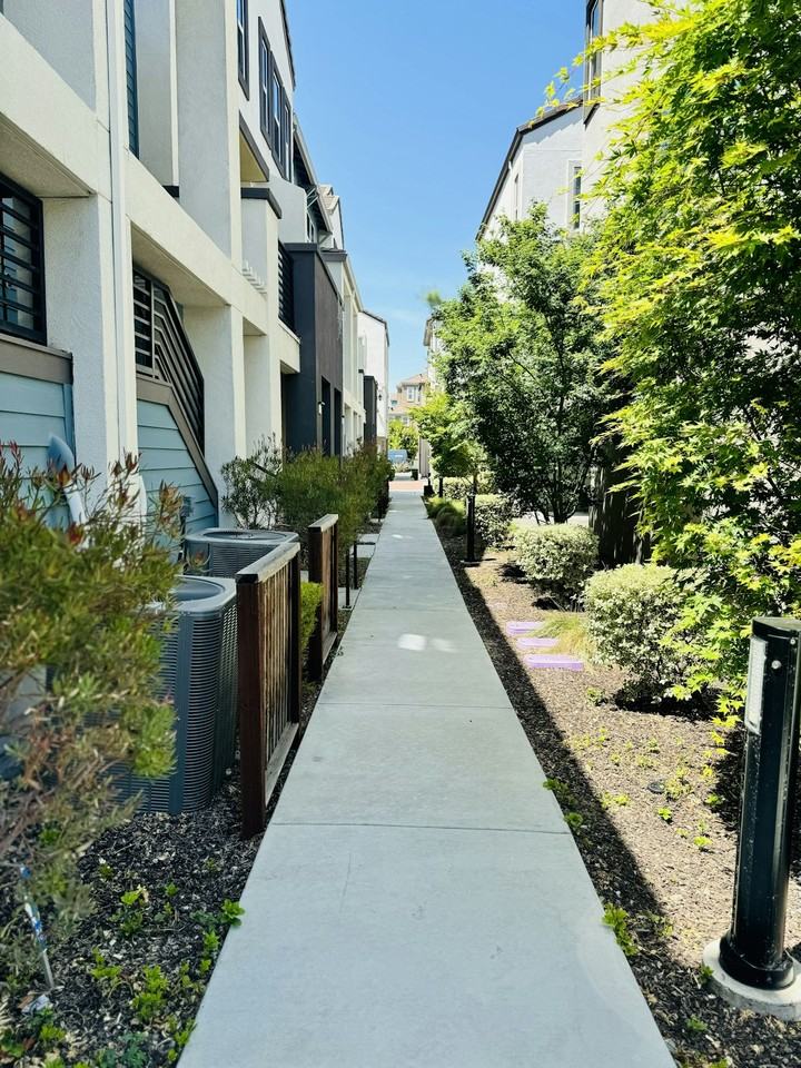 1462 Cherry Circle - Photo 2 of 24