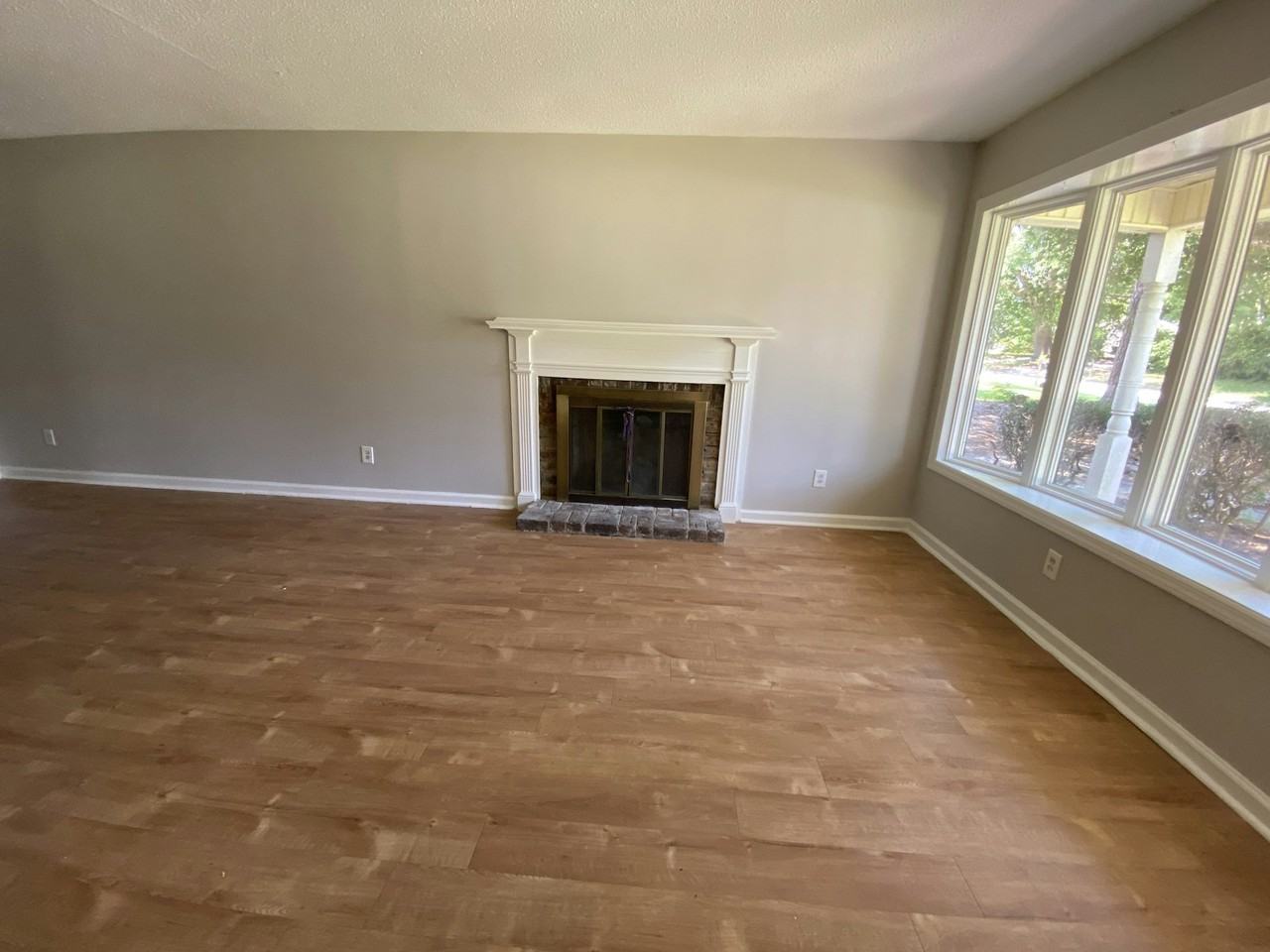 8515 Lyn Ave - Photo 2 of 11