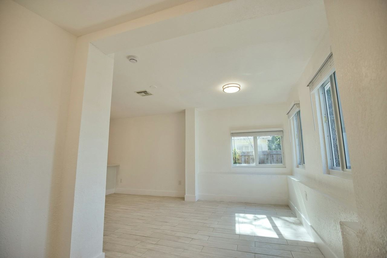 1019 41st Street, Unit A - Photo 3 of 21