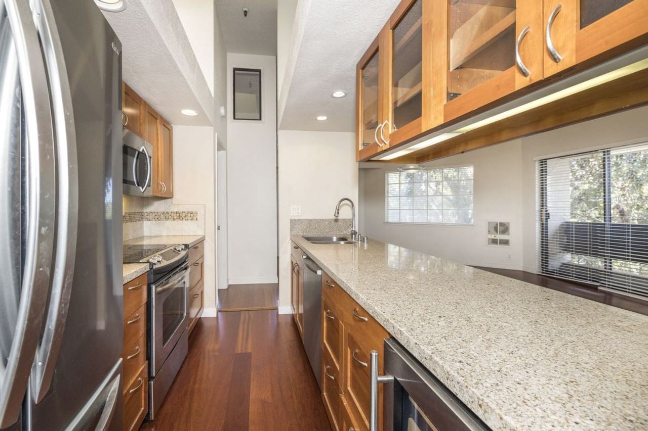185 Forest Ave #4A - Photo 6 of 17