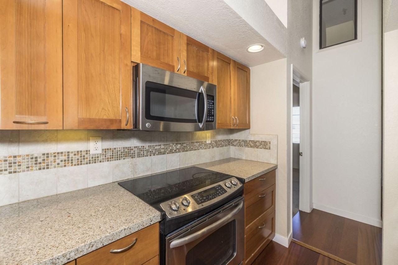 185 Forest Ave #4A - Photo 7 of 17