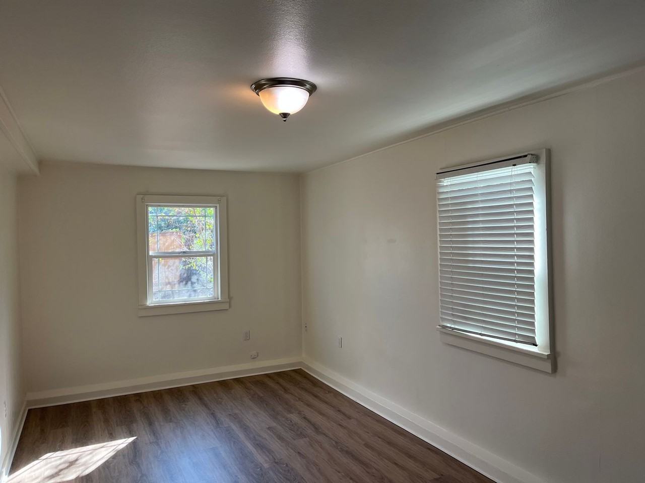 12905 Se 29th Ave - Photo 3 of 13