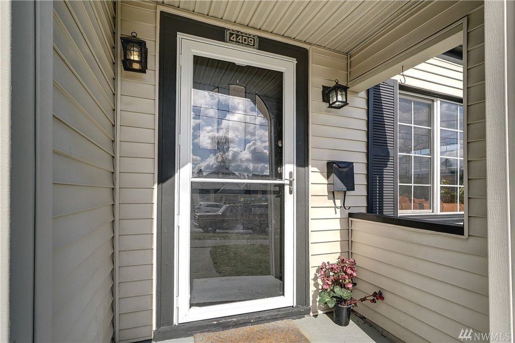 4409 N 35th St - Photo 2 of 21