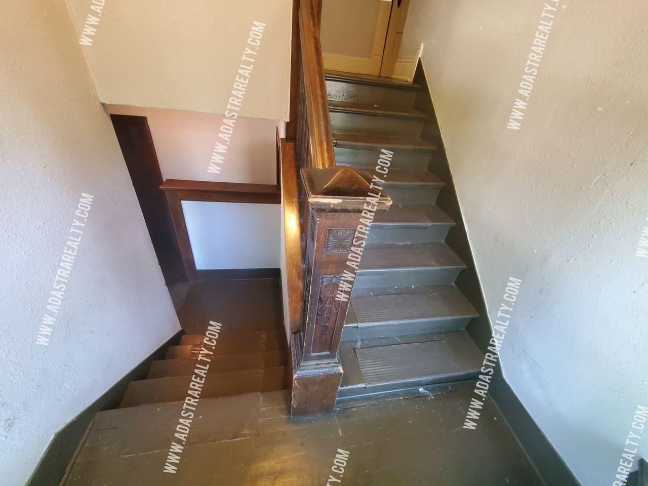 549 E Park St - Photo 2 of 12