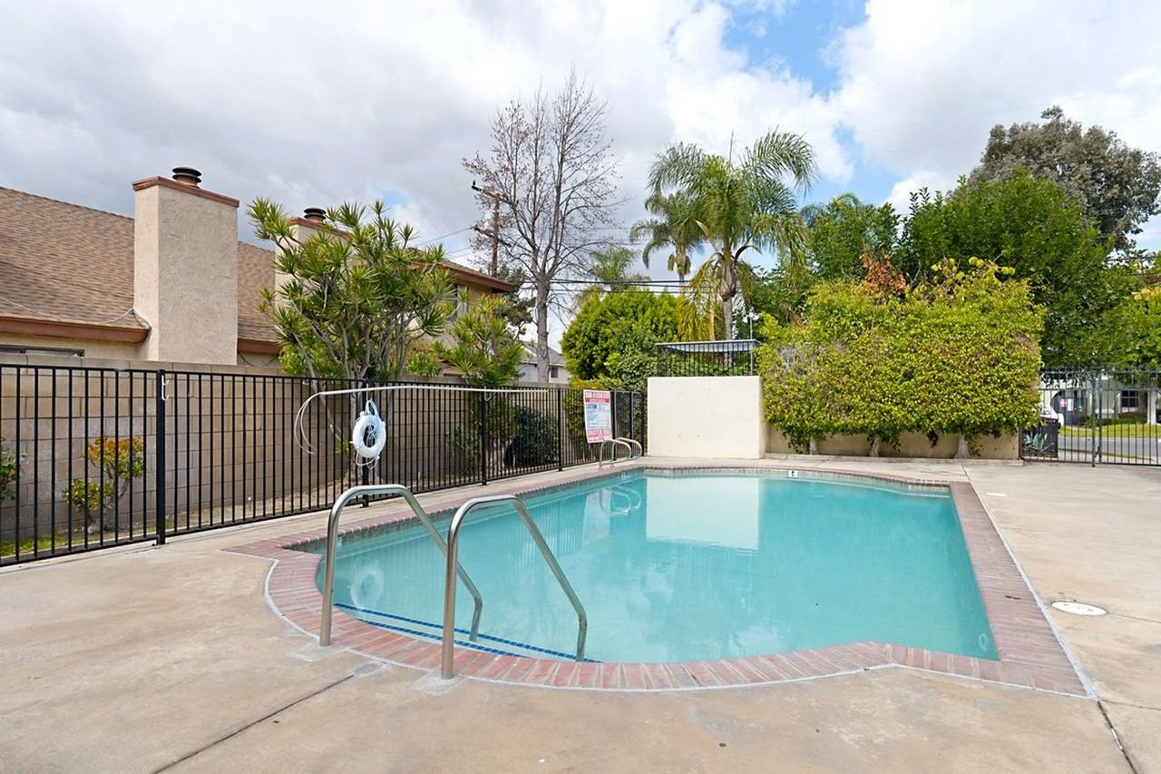 Savanna Villa Apartment Homes - Photo 4 of 24