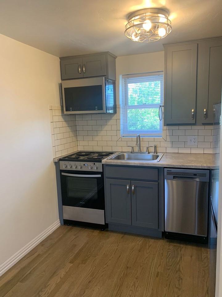 Windsor Court Apartments - Photo 3 of 25