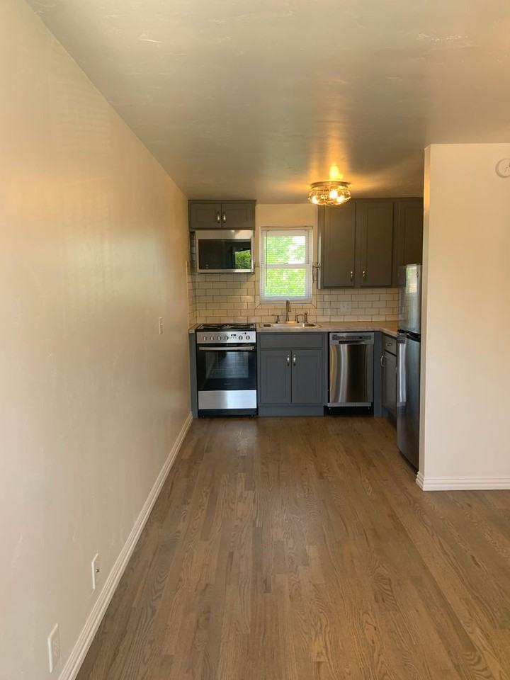 Windsor Court Apartments - Photo 4 of 25