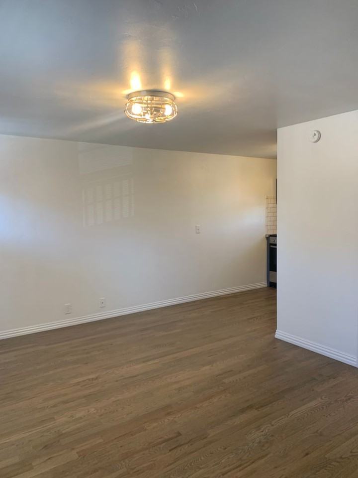 Windsor Court Apartments - Photo 7 of 25