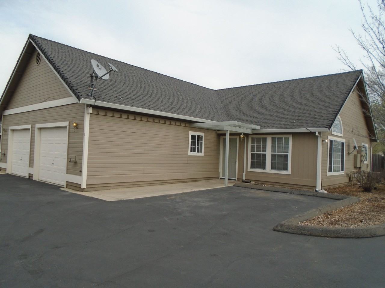 802 Cally Court - Photo 2 of 12