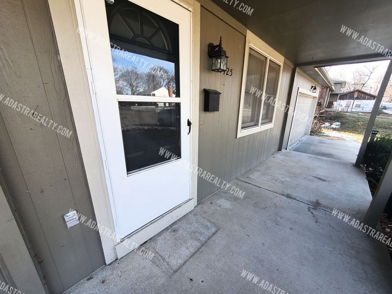 11425 W 61st St - Photo 3 of 19