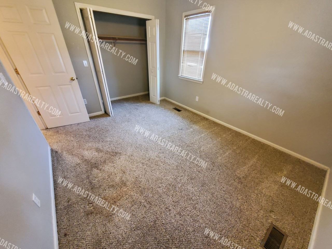 11425 W 61st St - Photo 4 of 19