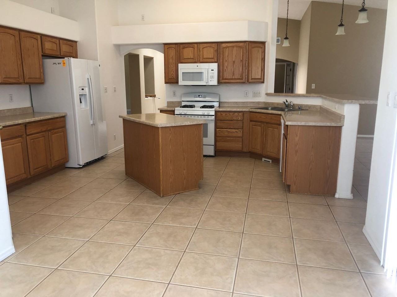 808 7th St Ne - Photo 5 of 14