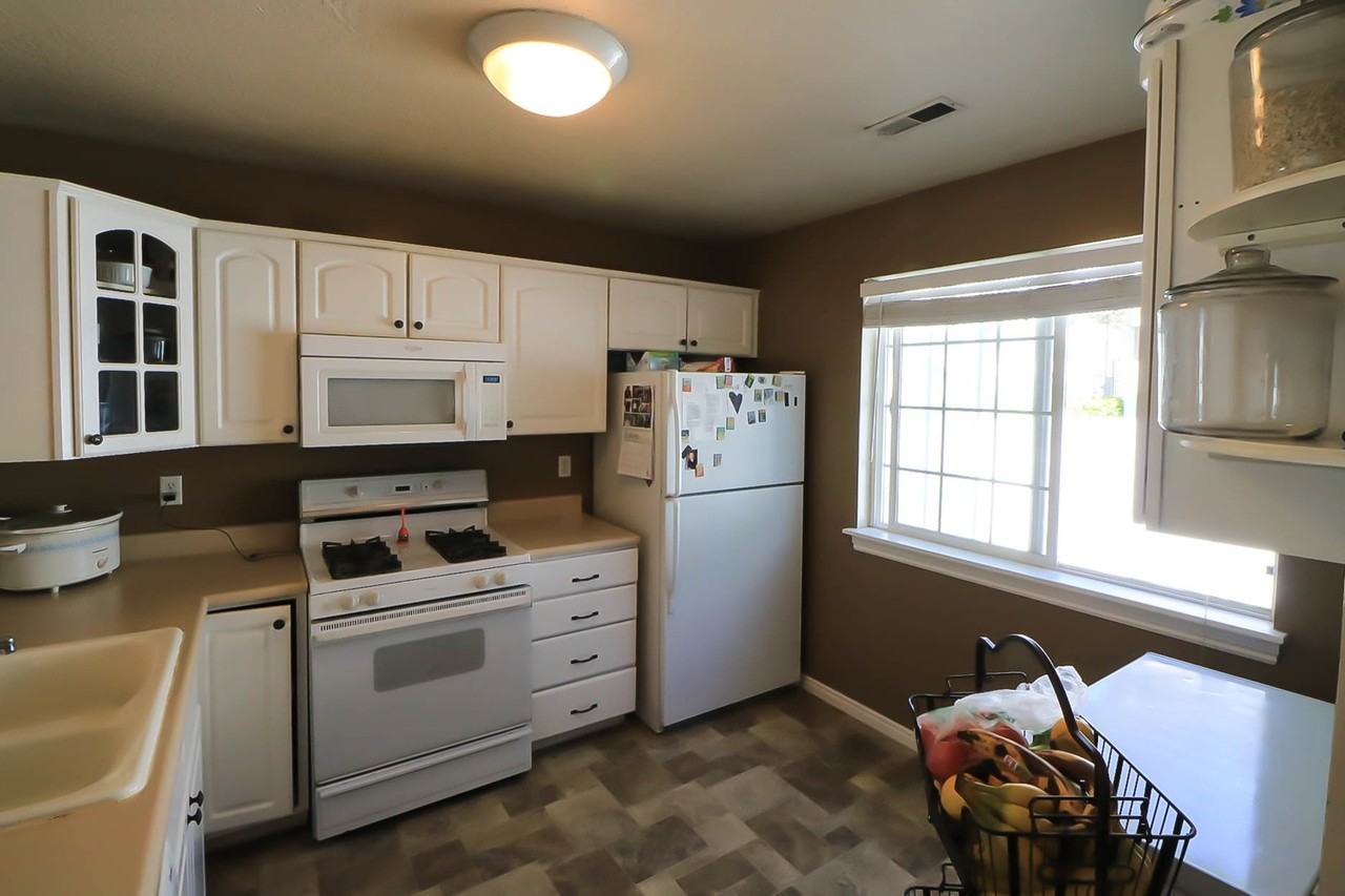 825 E 1090 S - Photo 2 of 12