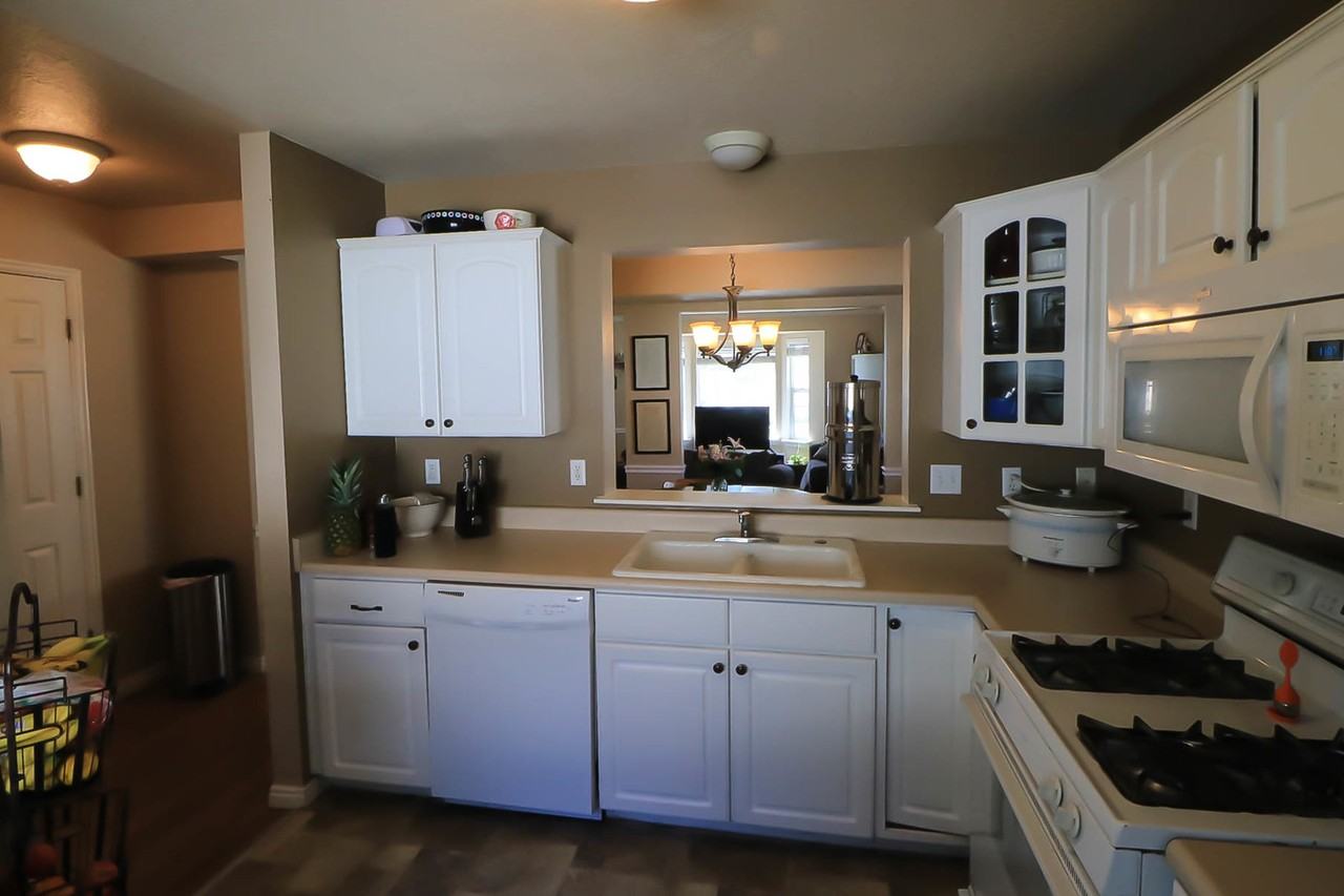 825 E 1090 S - Photo 3 of 12