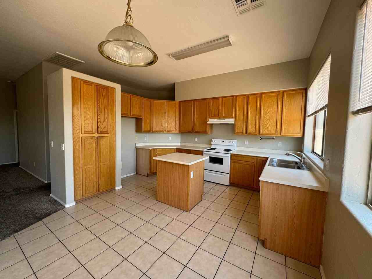 990 E Sheffield Ave - Photo 3 of 16