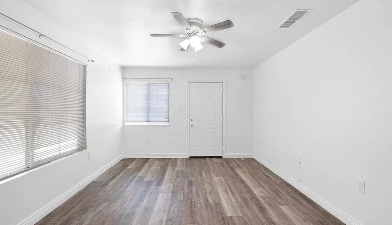 1313 E Planz Rd - Photo 3 of 17