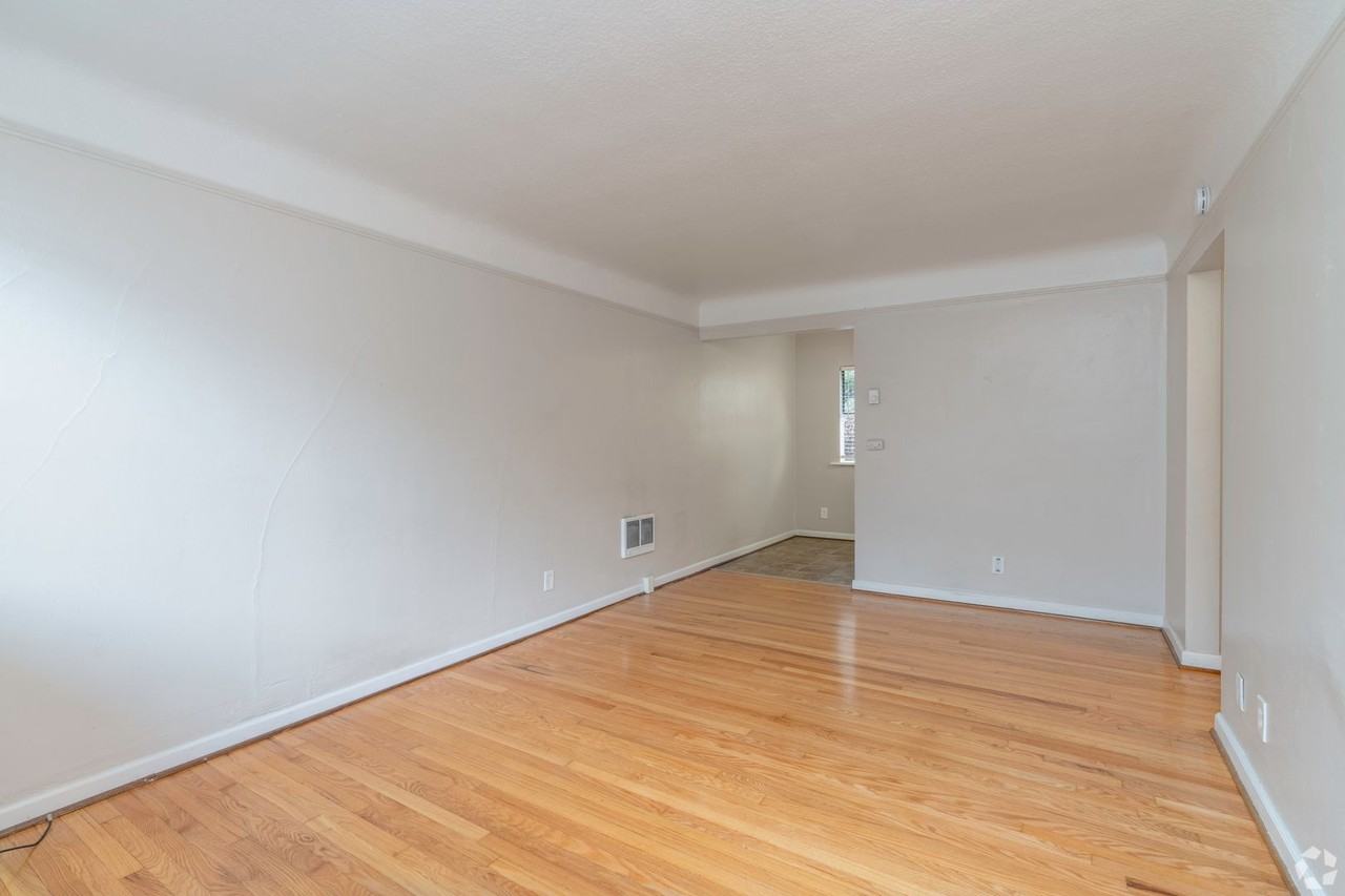 2059 Nw Irving St - Photo 7 of 19