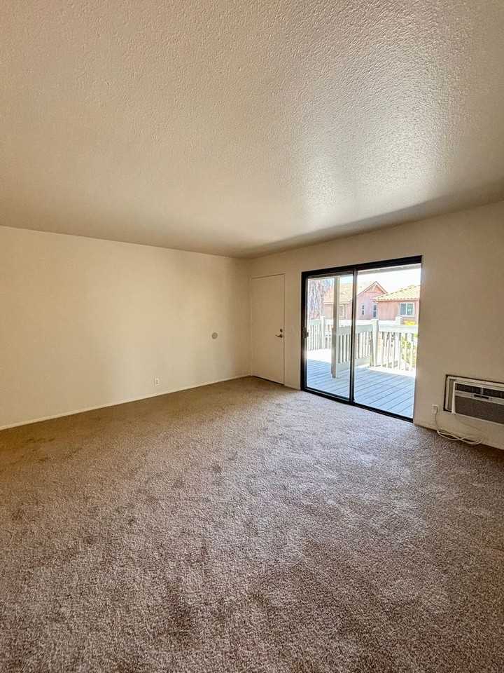 1466 Granite Hills Dr - Photo 5 of 15