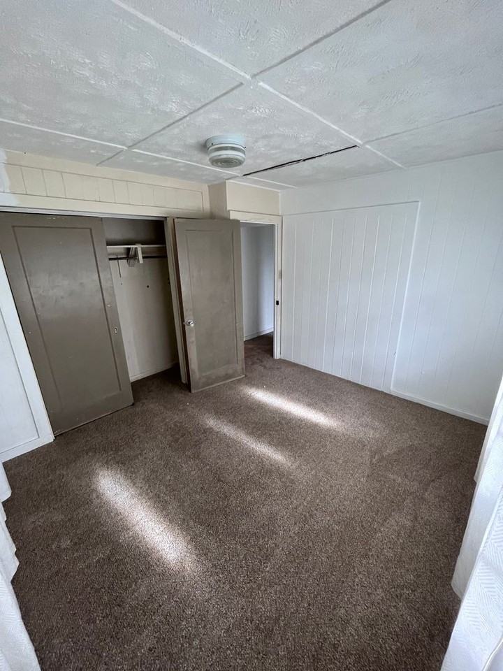 1074 Kaumana Dr - Photo 4 of 7