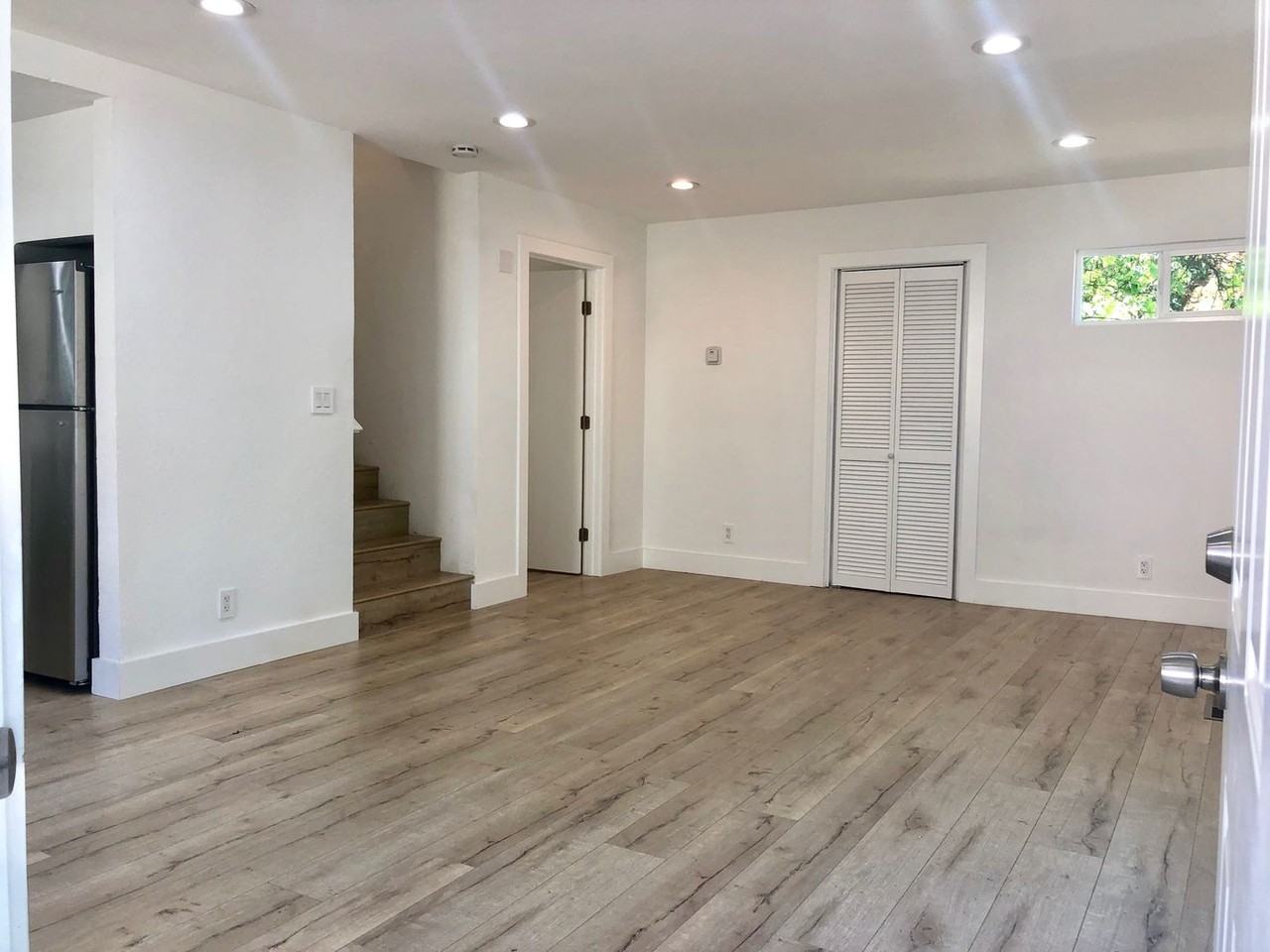 8697 Franklin St - Photo 4 of 10