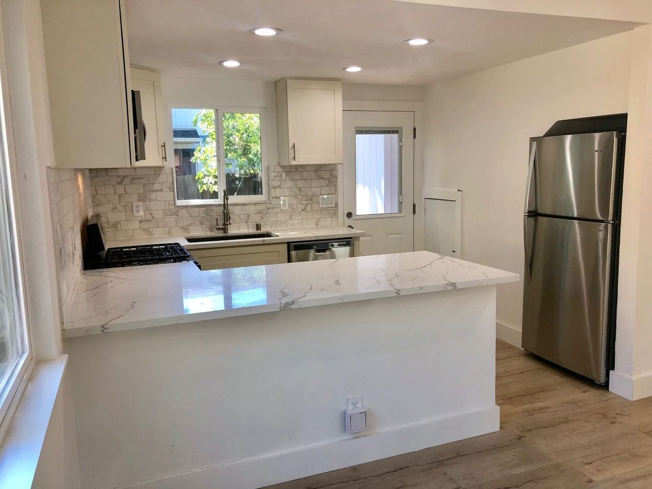 8697 Franklin St - Photo 6 of 10